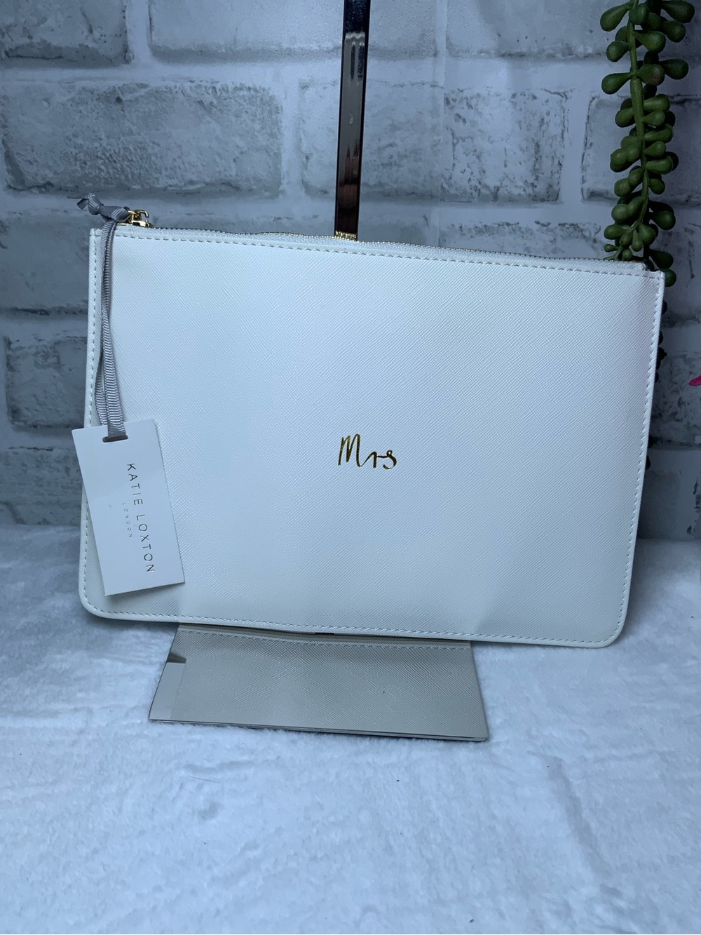 'Mrs' White Zip Wrist Pouch